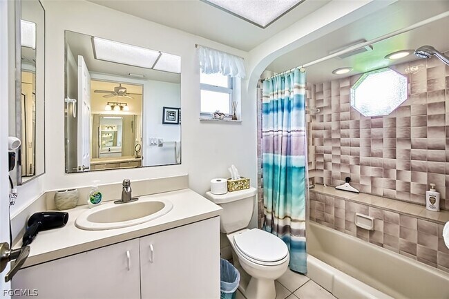 Building Photo - 5036 SW 9th Pl