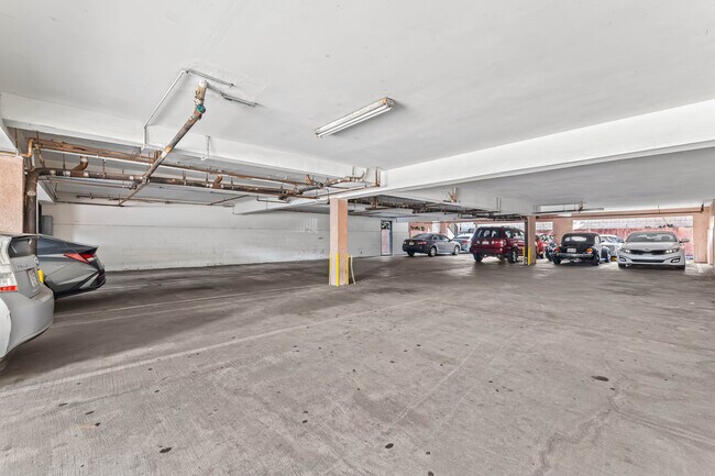 Building Photo - 1540 S Fairfax Ave