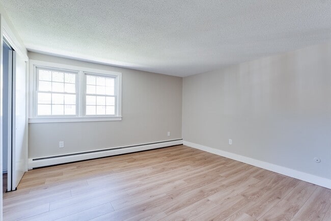 Building Photo - 418 Meadow St
