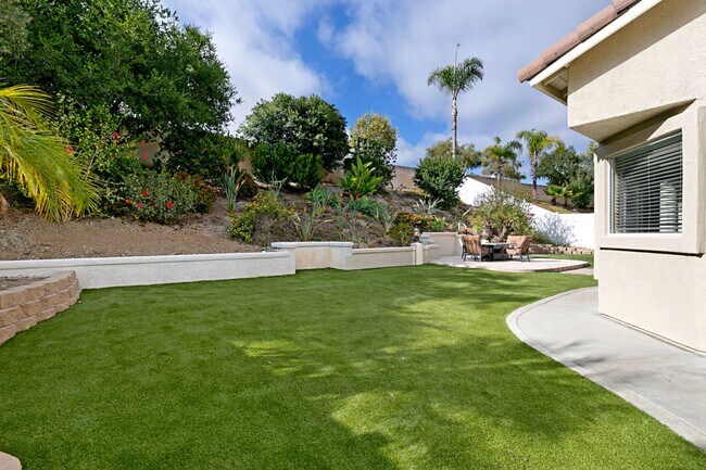 Building Photo - Large Beautiful Home in the Missions