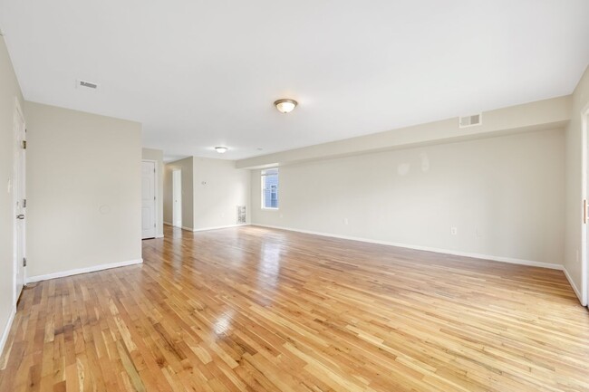 Building Photo - 14 Birks Pl