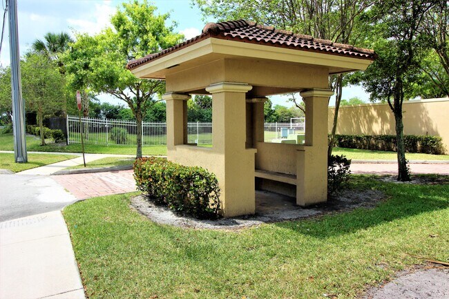 Building Photo - 1145 Golden Lakes Blvd
