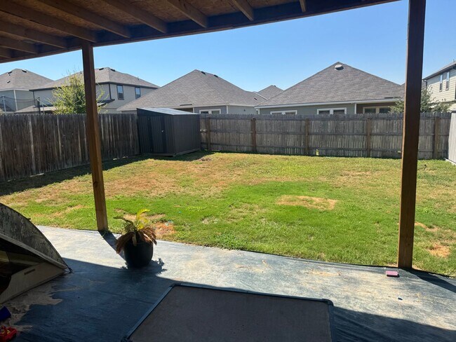 Building Photo - Meridian 4 bedroom 3.5 home ready for move...