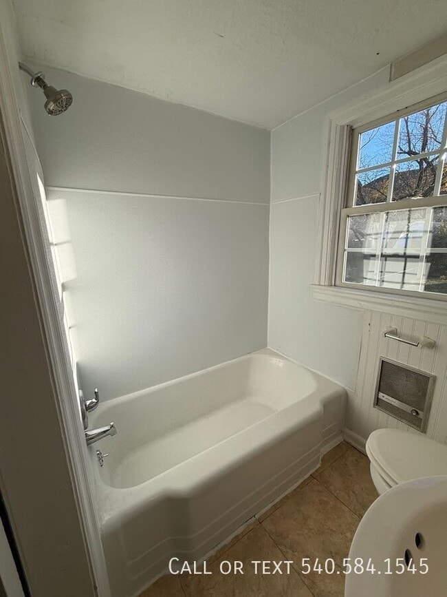 Building Photo - 1019 Ray Rd SE