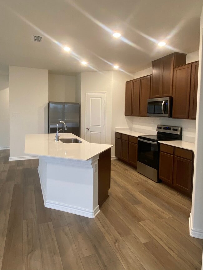 Building Photo - 440 Horizon Pointe