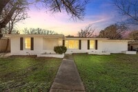 Building Photo - 2416 Lake Air Dr