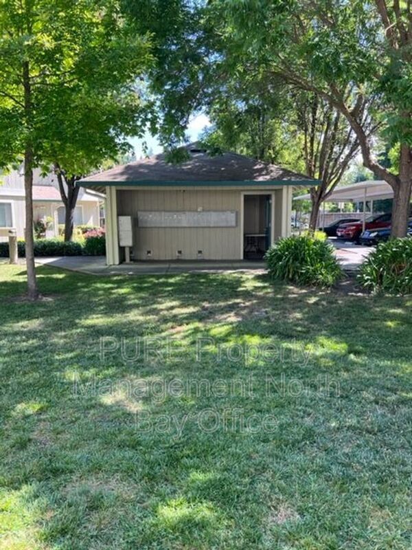 Building Photo - 2155 Meadowbrook Ct