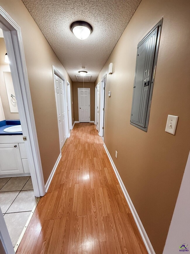 Building Photo - 304 Spring Creek Dr