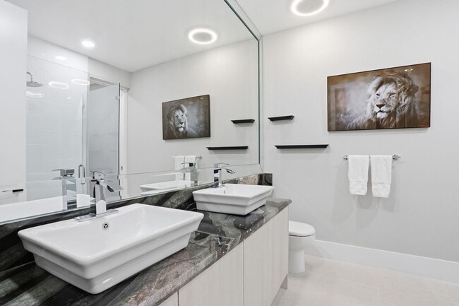 Building Photo - 11180 Isle Brook Ct