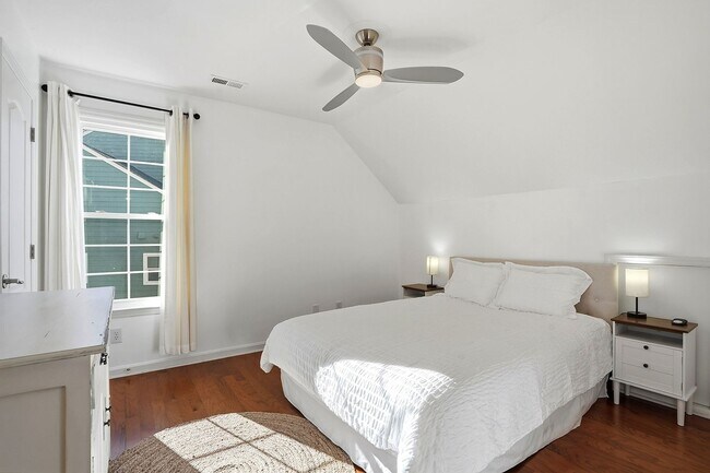 Building Photo - Stunning Home in Desirable Lochmere Community - Available NOW!