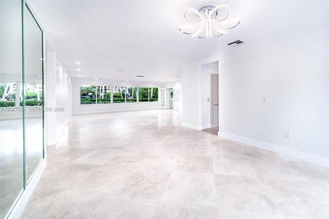 Building Photo - 9835 W Broadview Dr