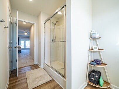 Building Photo - HUGE Owner's Suite!