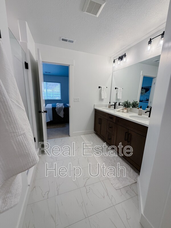 Building Photo - 4787 Heartwood Rd