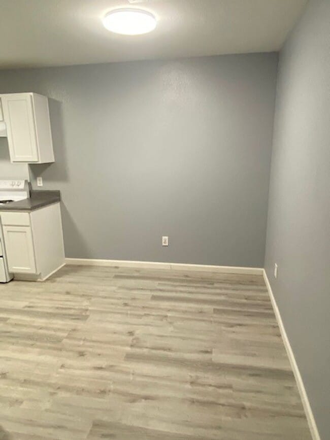 Building Photo - Adorable 3 Bedroom Duplex in Farmington!