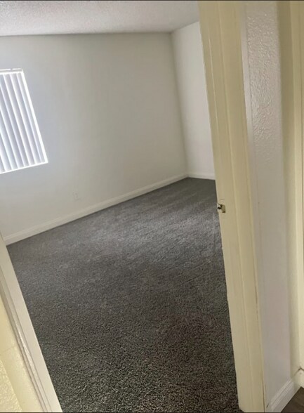 Building Photo - 1750 Karen Ave