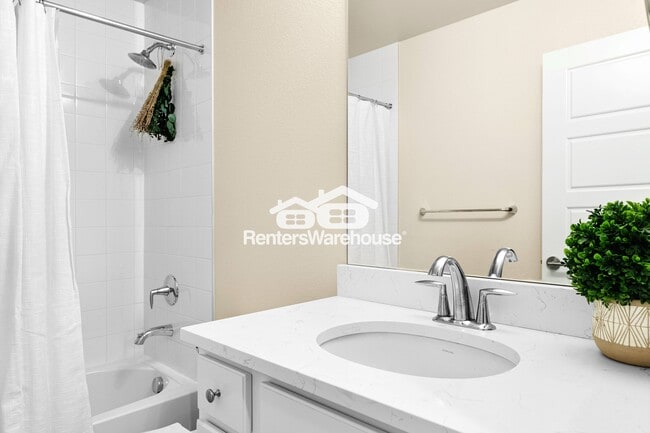 Building Photo - 320 Marshall Mews
