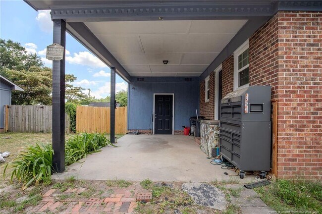 Building Photo - 3230 Periwinkle Dr