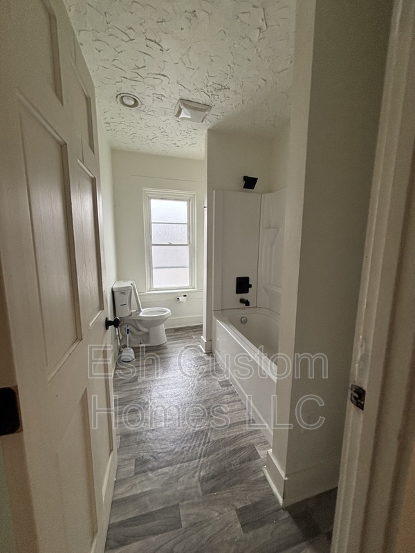 Building Photo - 28 Caroline St