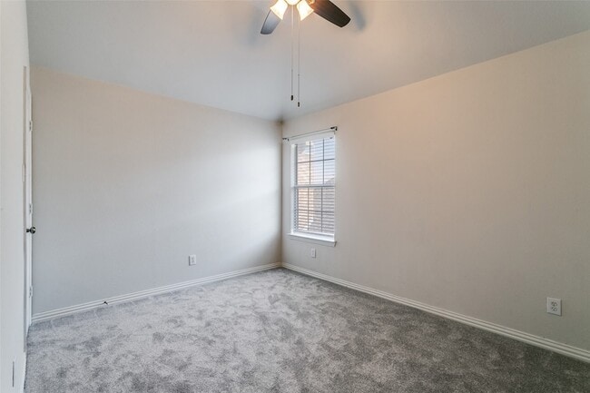 Building Photo - 511 Poplar Ln