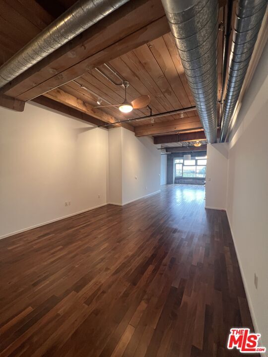 Building Photo - 530 S Hewitt St