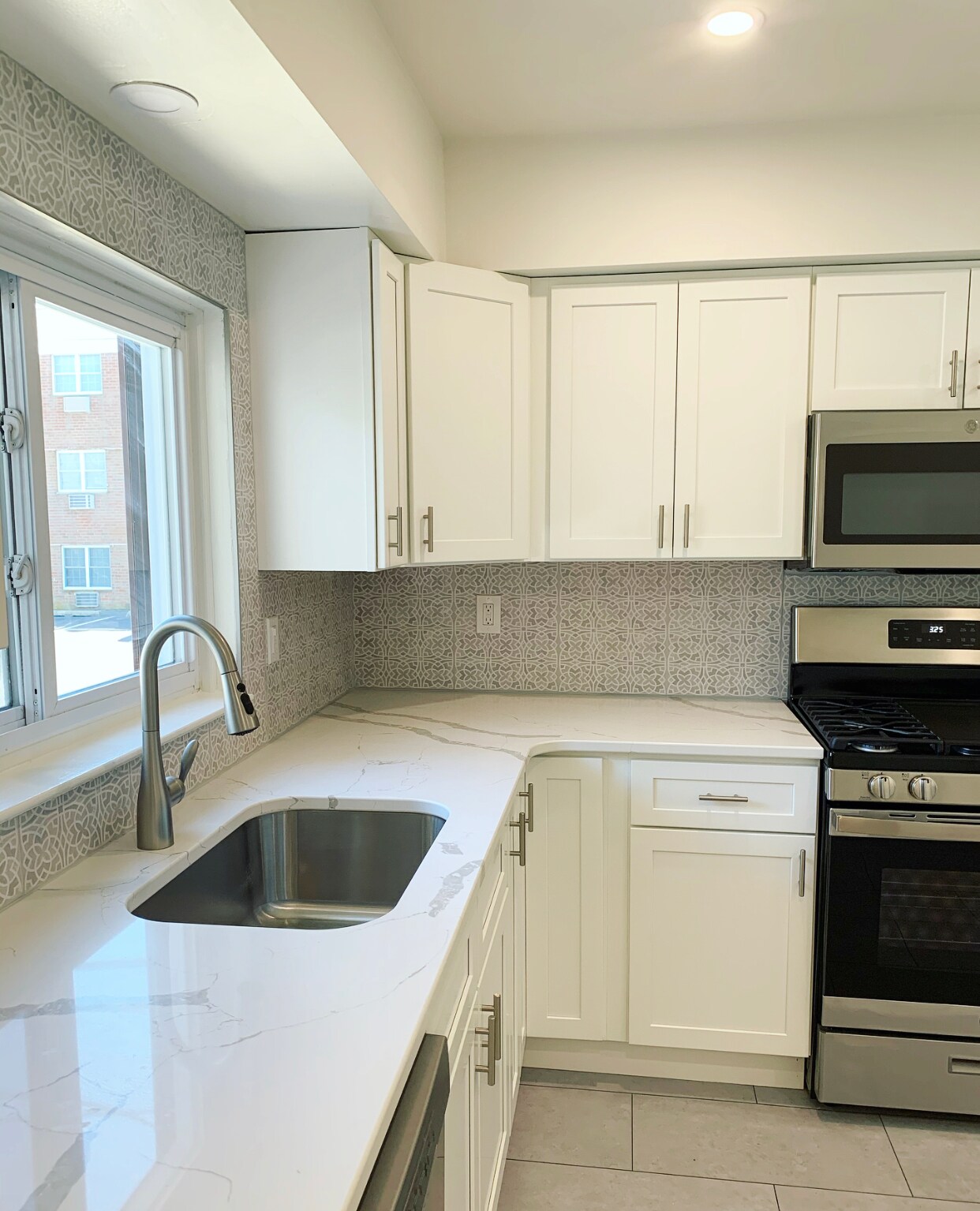 Building Photo - 606 Beach Ave