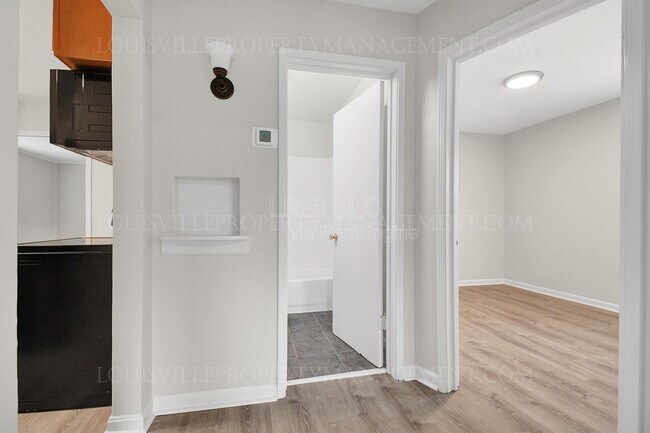 Building Photo - 3605 Parthenia Ave