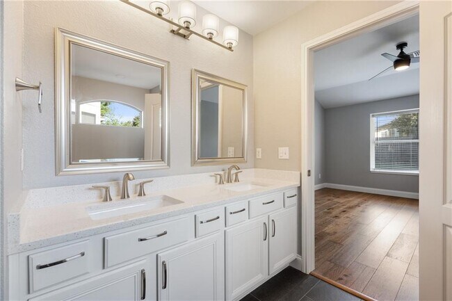 Building Photo - 1804 Camas Dr
