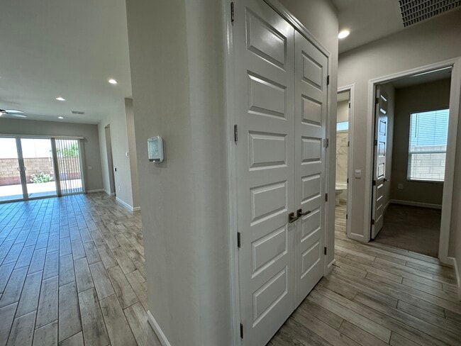 Building Photo - 10319 W Harmony Ln
