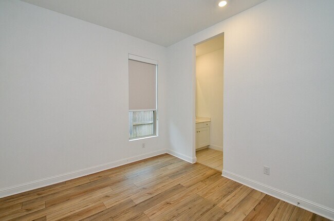 Building Photo - 4827 Avon Ridge Way