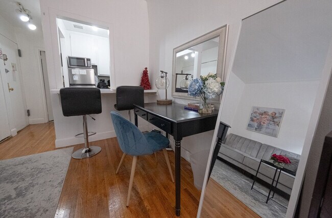 Building Photo - 1369 1st Ave