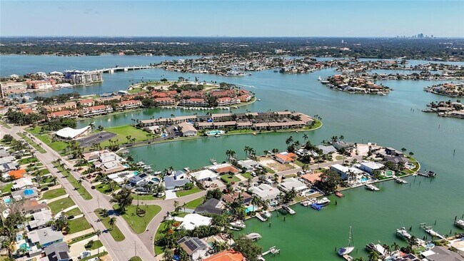 Building Photo - 25 Island Dr