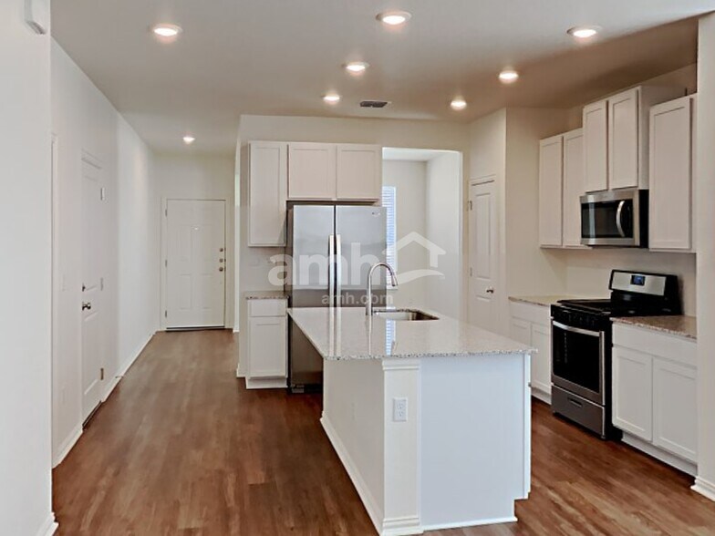 Building Photo - 163 Pebble Creek Run