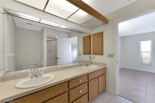 Building Photo - 1516 Sautern Dr SW