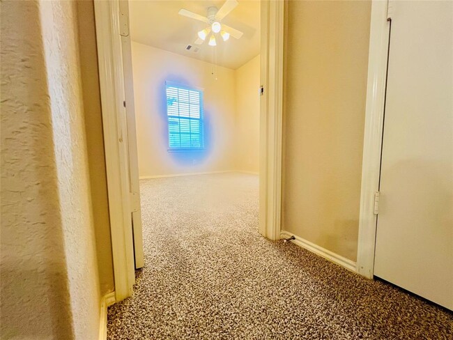 Building Photo - 15042 Silhouette Ridge Dr
