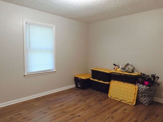 Building Photo - 402 Freeman Dr