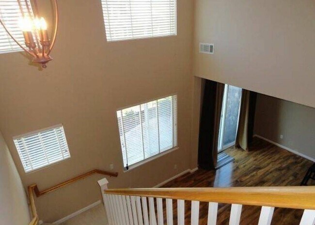 Building Photo - 557 Loch Lomond Way