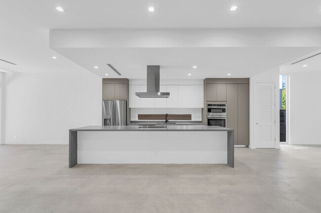 Building Photo - This beautiful new townhome  or rentoffers...