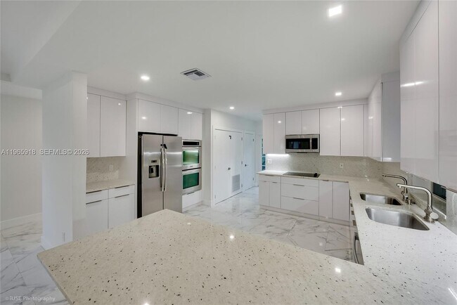 Building Photo - 52 Camden Dr