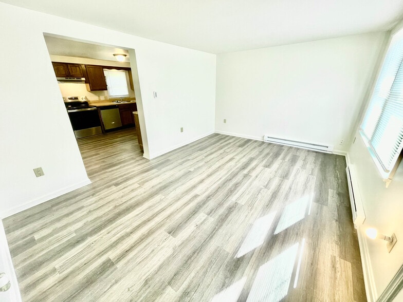 Building Photo - 25 Camelot Ct