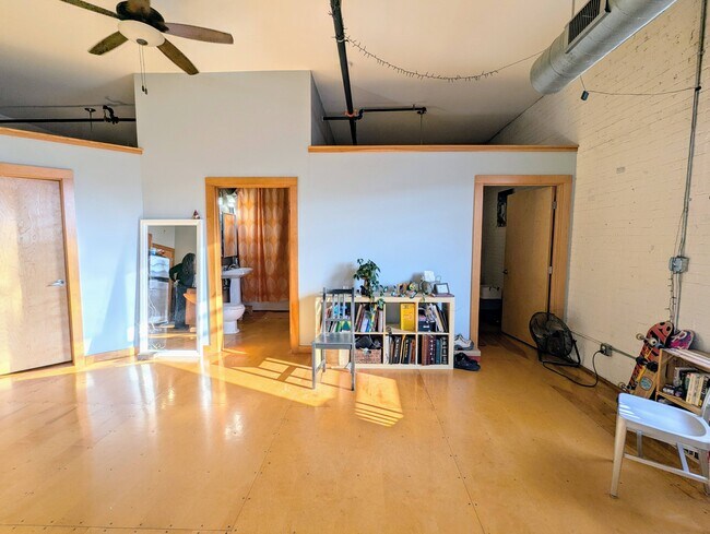 Building Photo - 523 Jackson St