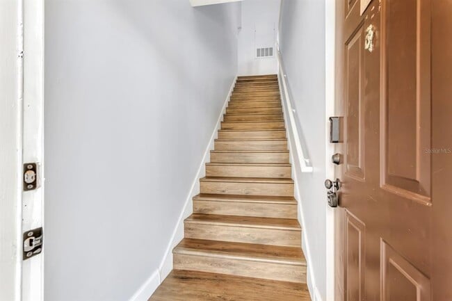 Building Photo - 14304 Fredricksburg Dr