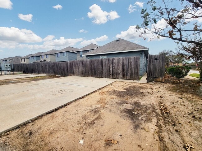 Building Photo - Nice 3/BR 2/BA – Cozy & Comfortable Living
