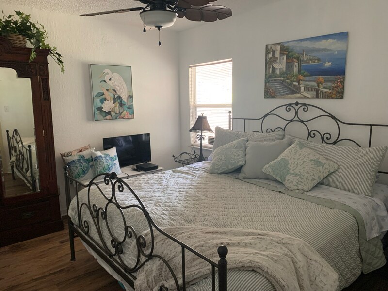 Building Photo - 628 N Disston Ave