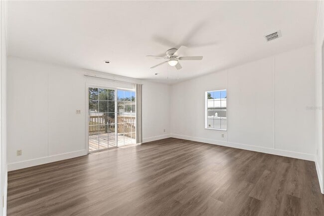 Building Photo - 486 Lindsey Dr