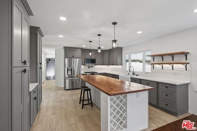 Building Photo - 914 El Paseo Rd