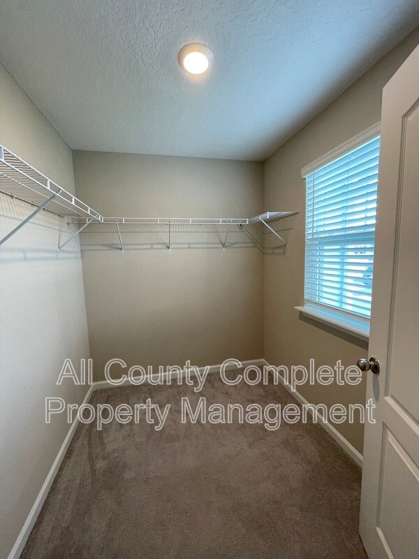 Building Photo - 12804 Josslyn Ln