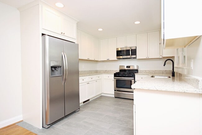 Building Photo - Updated One-Level Belmont Home Near IX Park