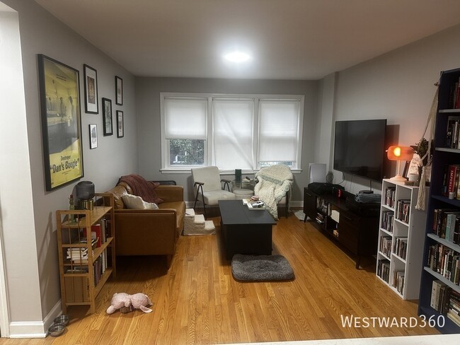 Building Photo - 2821 W Summerdale-2E