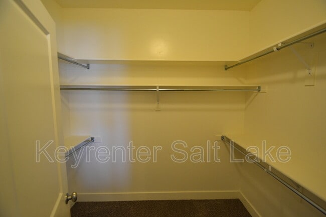 Building Photo - 11373 S Oakmond Rd