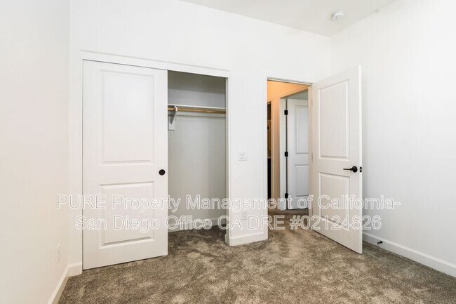 Building Photo - 812 Mateo St